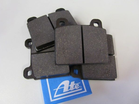 Rear brake pad set