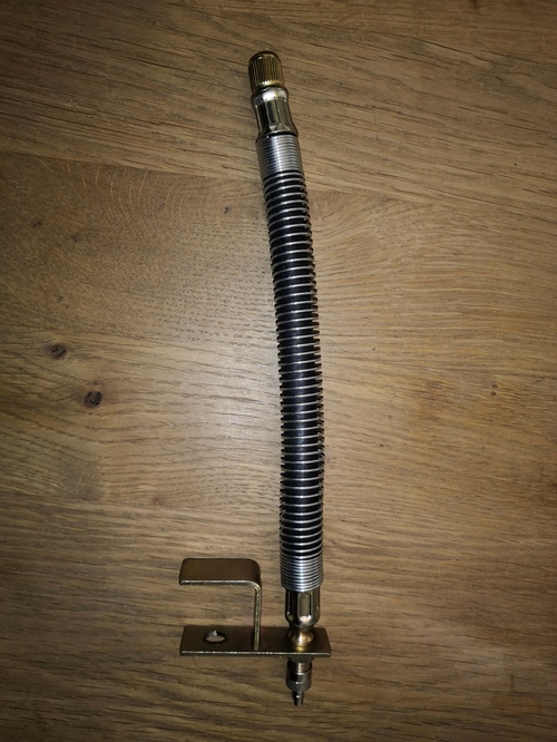 Specially manufactured externally charged connection for the Mercedes 600