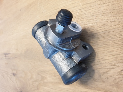 Wheel cylinder for various Mercedes Benz